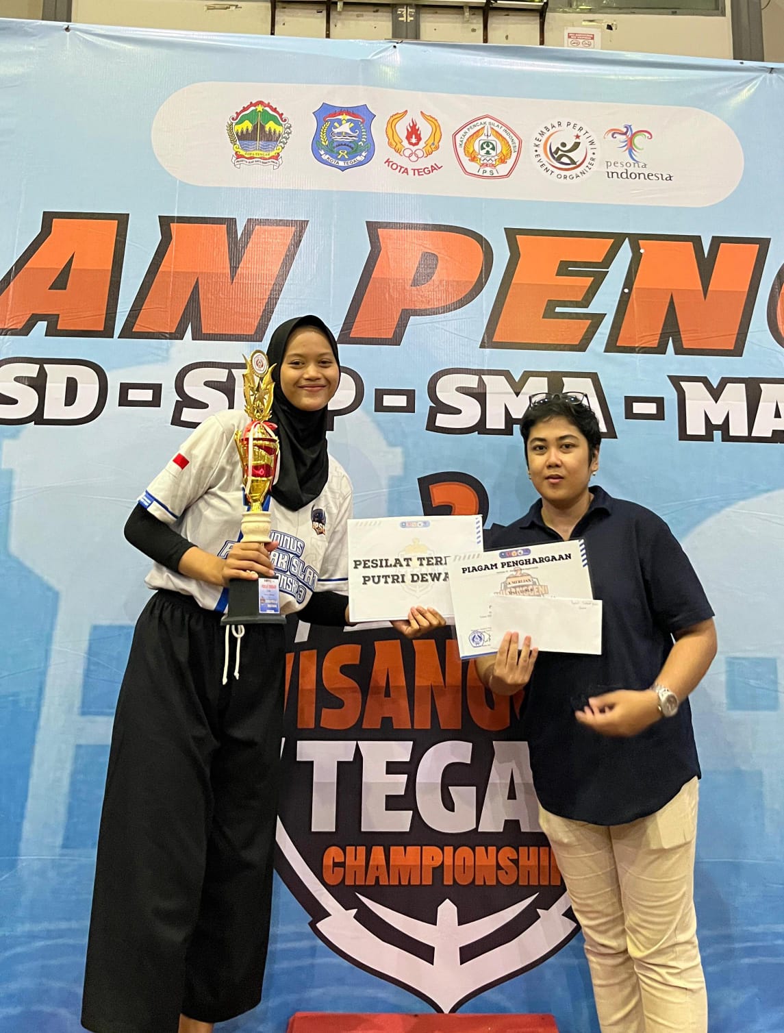 Pesilat Terbaik Putri Kategori Dewasa
